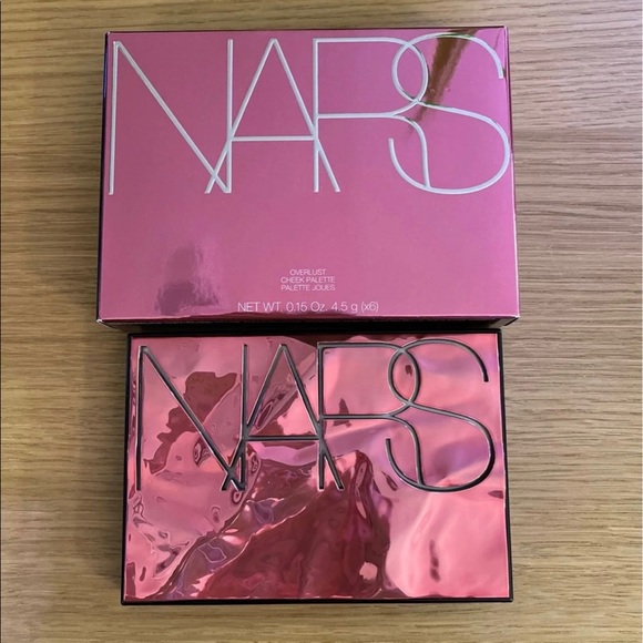 SOLD-BNIB NARS Overlust Face Palette - Picture 2 of 3